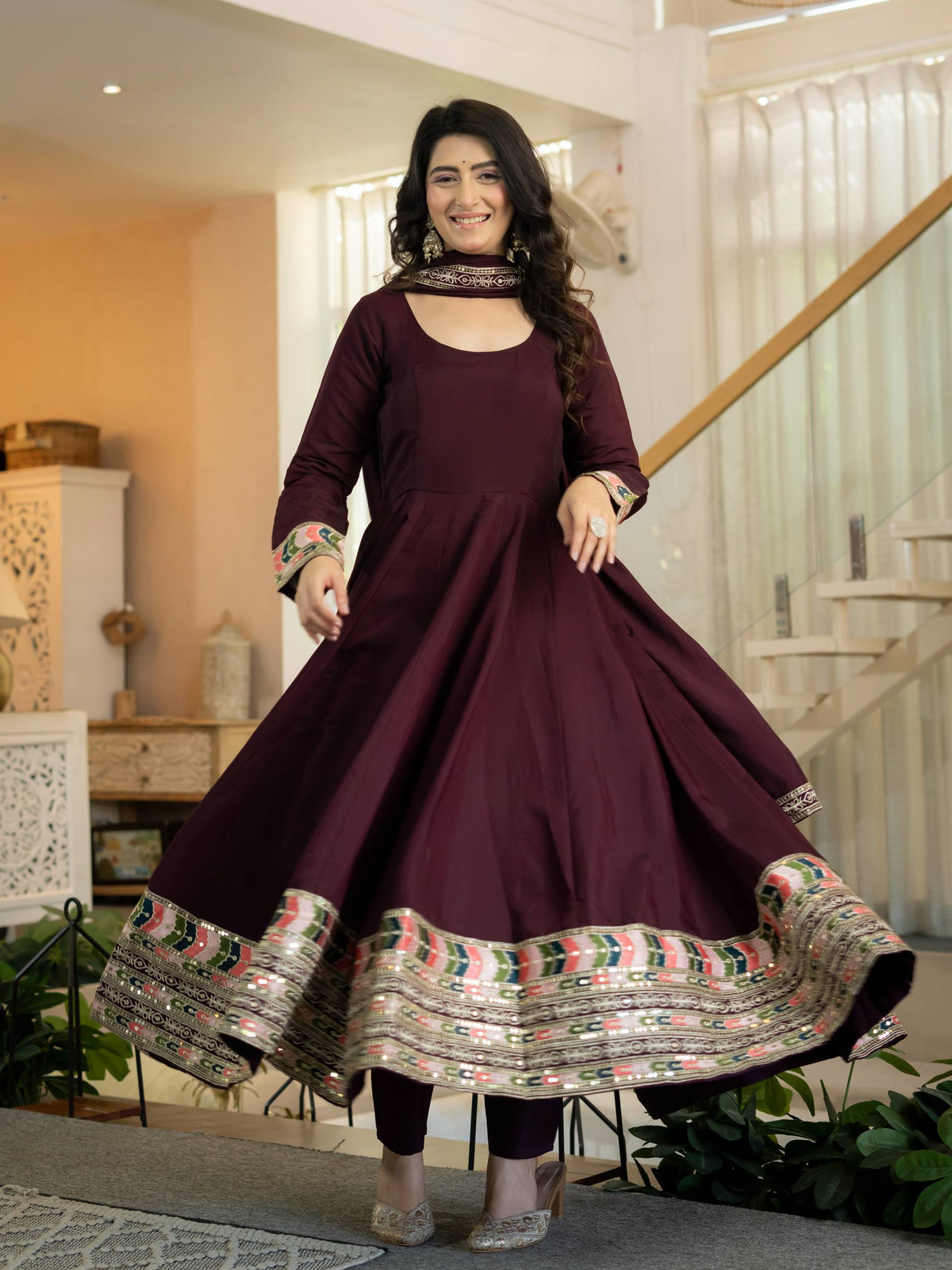 Sophisticated Maroon Attire for Ambitious Ladies