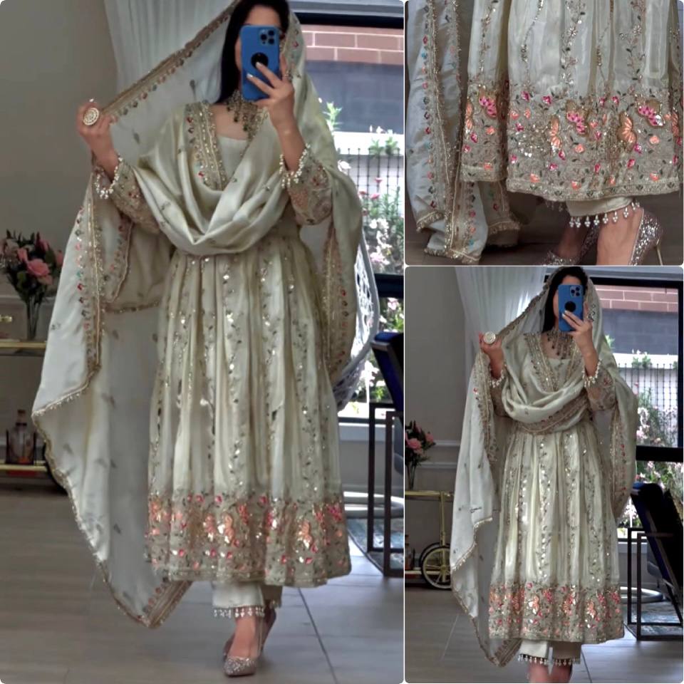 Traditional Beauty Meets Modern Selfie Style