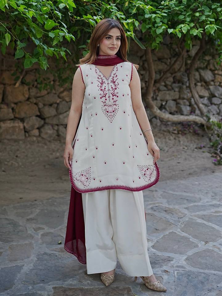 Maroon Essence Chic Style for Every Occasion