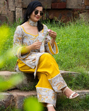 Refined Look Elegant Classic Suit