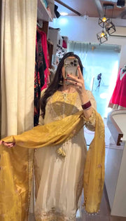 Fashion Frame Selfies That Speak Your Style