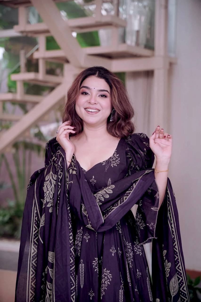 Graceful Beauty Captured in Purple