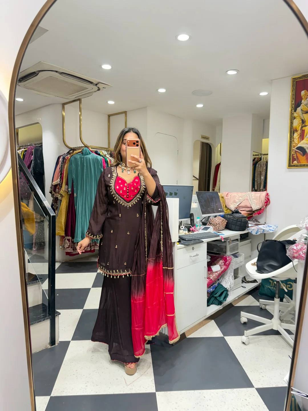 Glamour View Reflect Your Style with Confidence