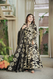 Bold prints meet classic ethnic style