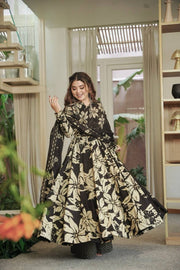 Bold prints meet classic ethnic style