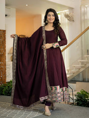 Sophisticated Maroon Attire for Ambitious Ladies