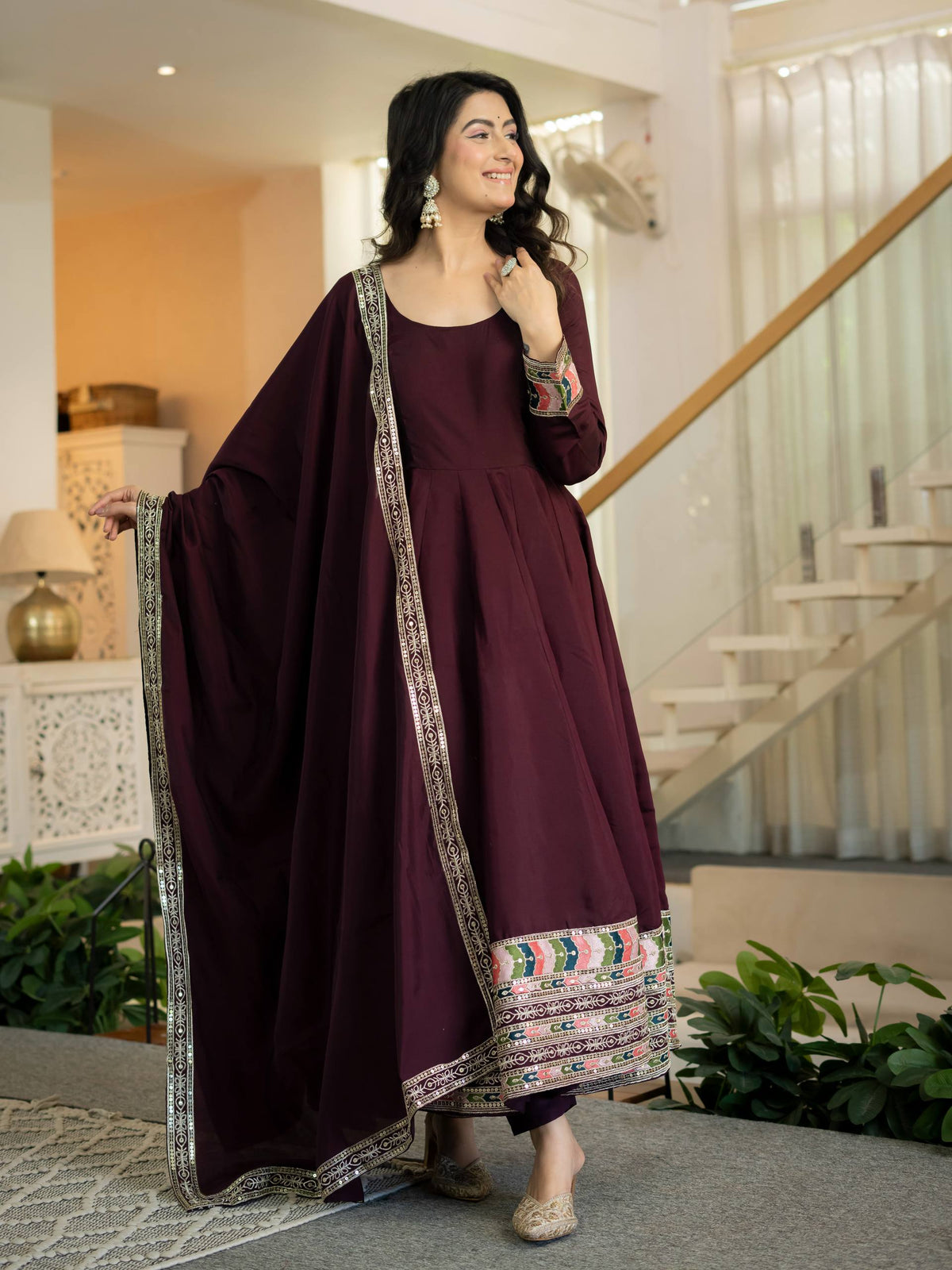 Sophisticated Maroon Attire for Ambitious Ladies
