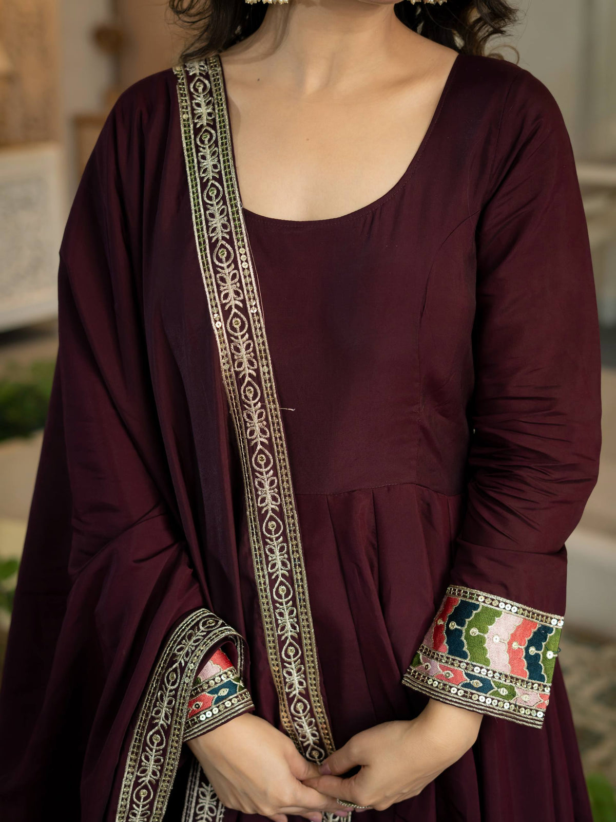 Sophisticated Maroon Attire for Ambitious Ladies