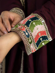 Sophisticated Maroon Attire for Ambitious Ladies