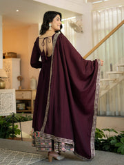 Sophisticated Maroon Attire for Ambitious Ladies