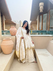 Fashionable Pair Radiating Sophisticated Charm
