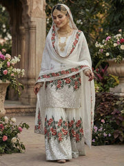 Stylish Pakistani Outfits for Festive Gatherings