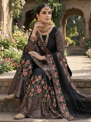 Stylish Pakistani Outfits for Festive Gatherings
