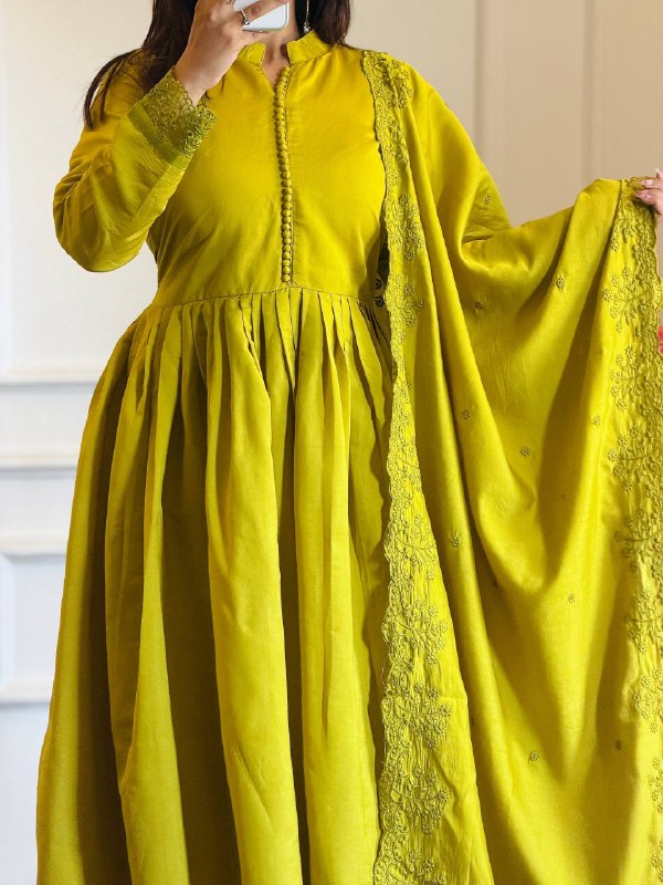 Elegant Indian Attire for Special Occasions