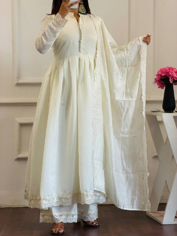 Elegant Indian Attire for Special Occasions