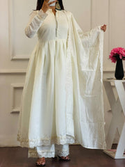 Elegant Indian Attire for Special Occasions
