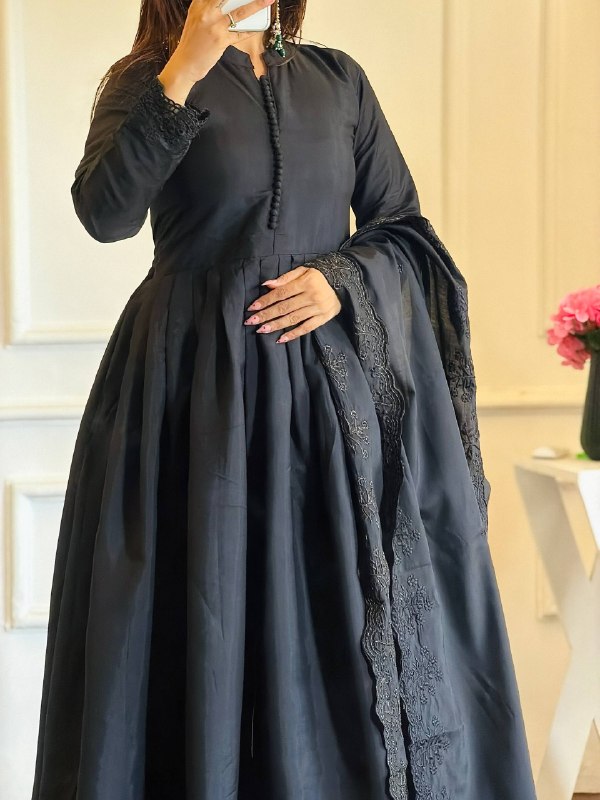 Elegant Indian Attire for Special Occasions