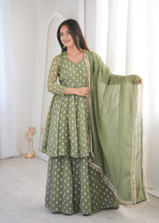 Graceful Suit Ensembles for Special Moments