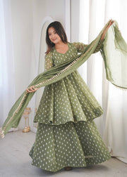 Graceful Suit Ensembles for Special Moments