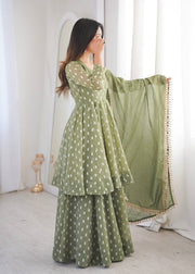 Graceful Suit Ensembles for Special Moments