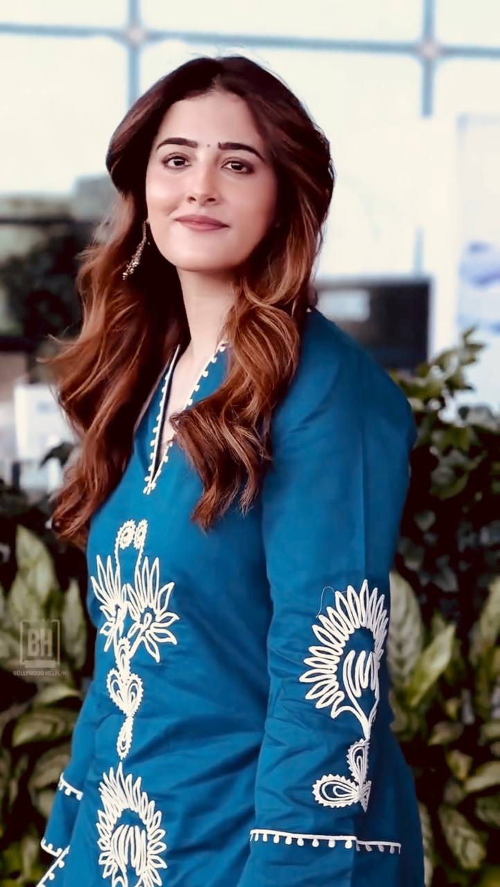 Graceful Blue Outfit for Effortless Elegance