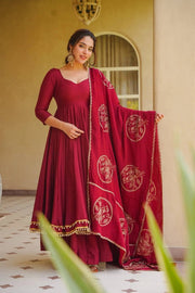 Stylish Anarka Suit for Confident Women