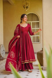 Stylish Anarka Suit for Confident Women