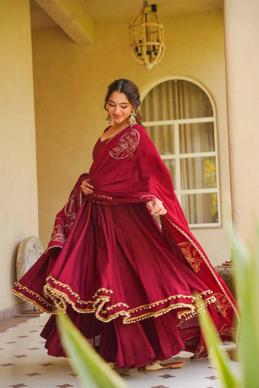 Stylish Anarka Suit for Confident Women