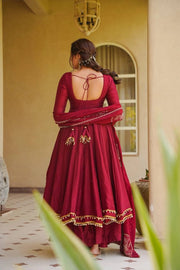Stylish Anarka Suit for Confident Women
