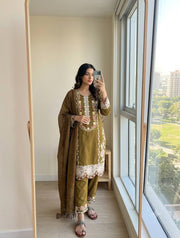 Graceful Designs for Distinctive Fashion Statements