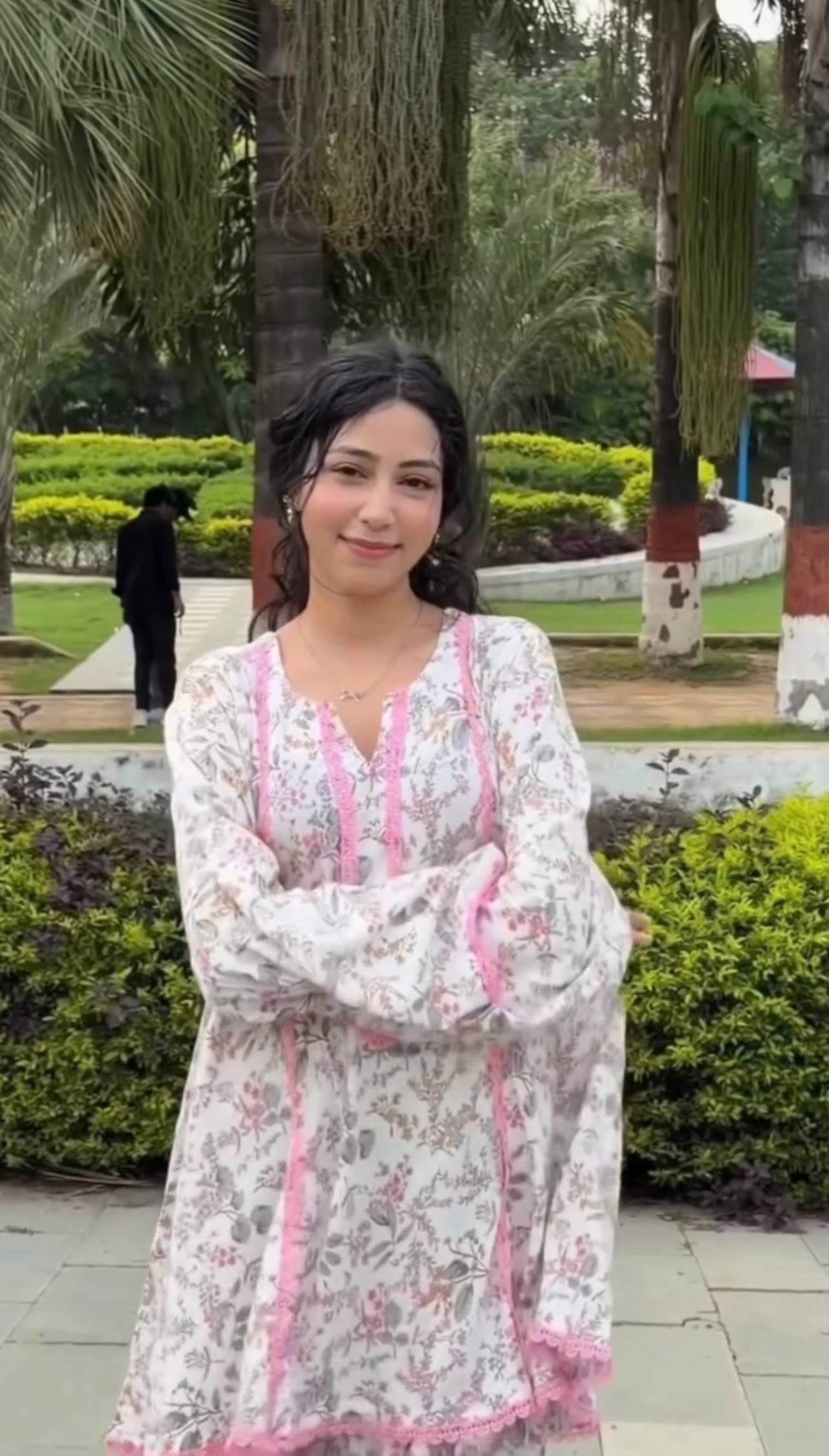 Feminine Floral Look for Modern Elegance