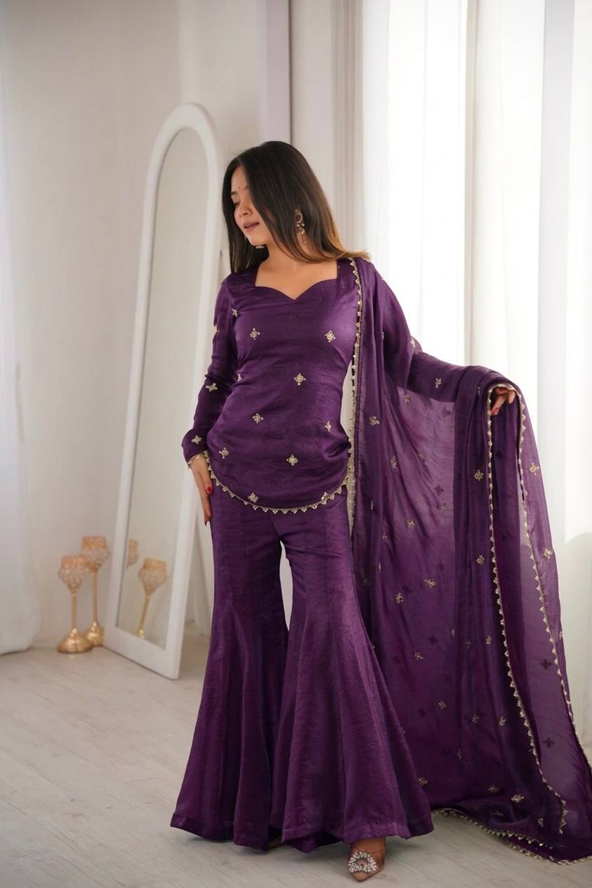 Three-Tone Luxe Attire for  Effortless Glamour