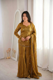 Three-Tone Luxe Attire for  Effortless Glamour