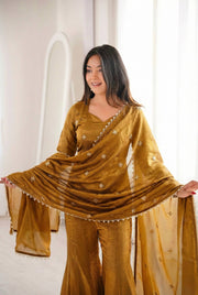 Three-Tone Luxe Attire for  Effortless Glamour