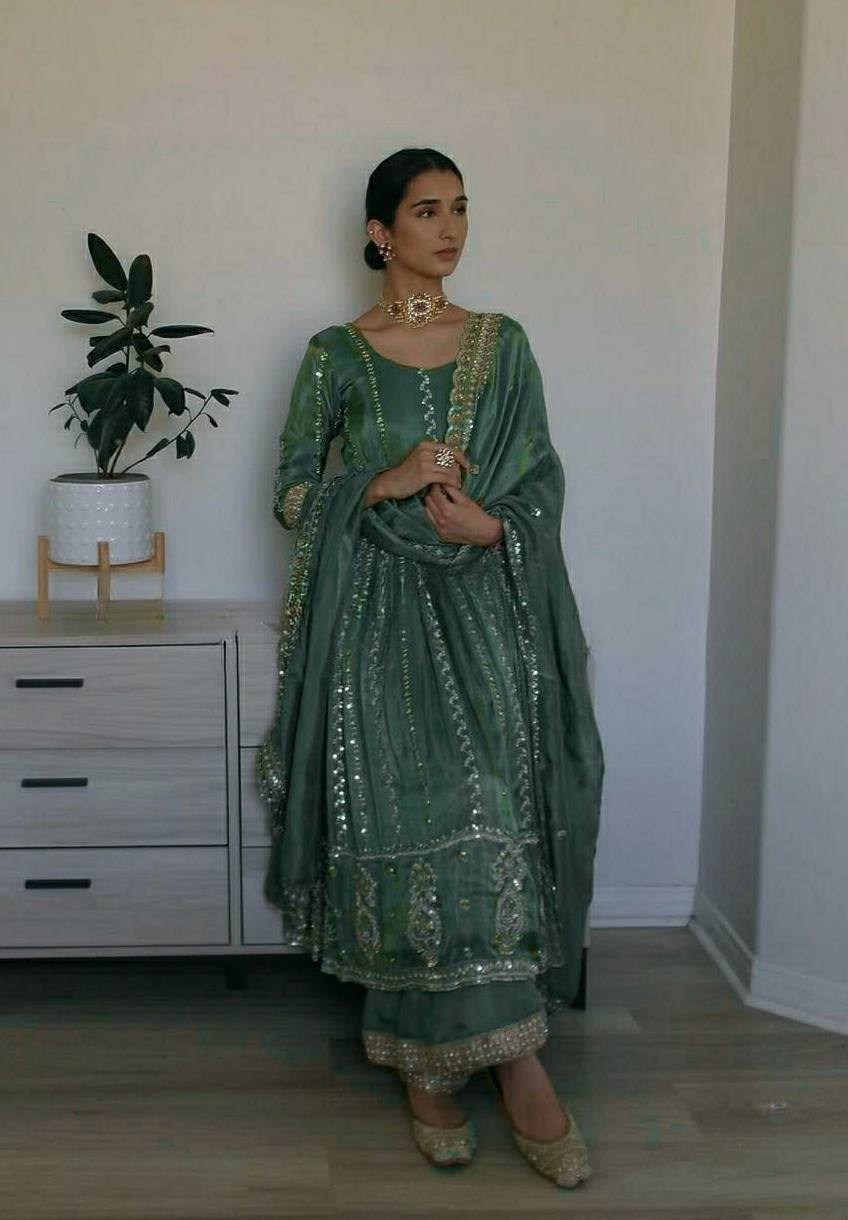 Luxe Green Dress Perfect for Celebrations