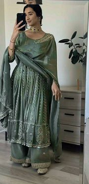 Luxe Green Dress Perfect for Celebrations