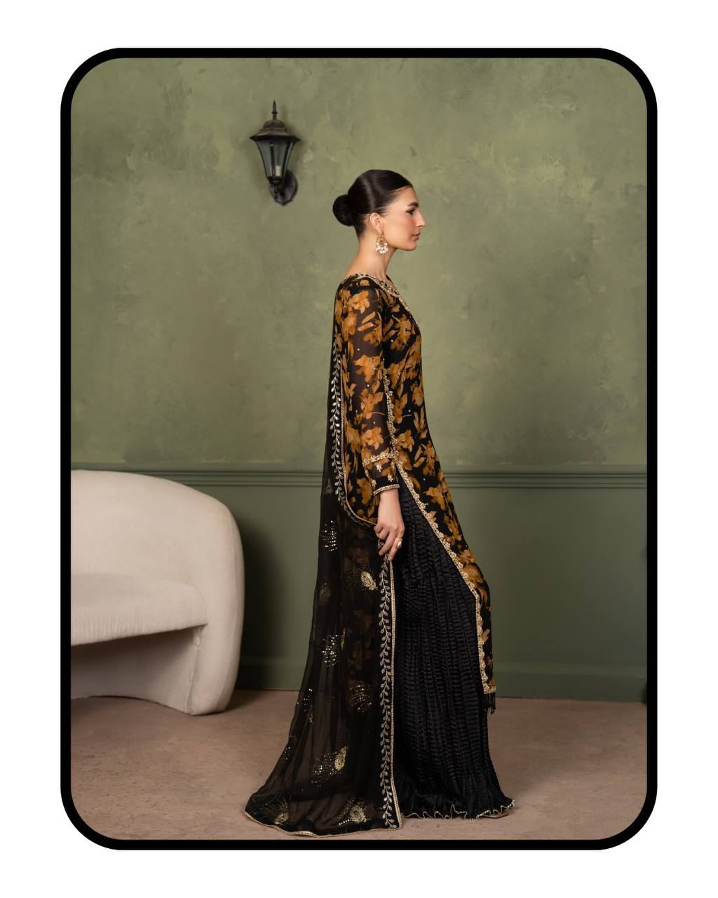 Glamorous Black and Gold Fashion Statement