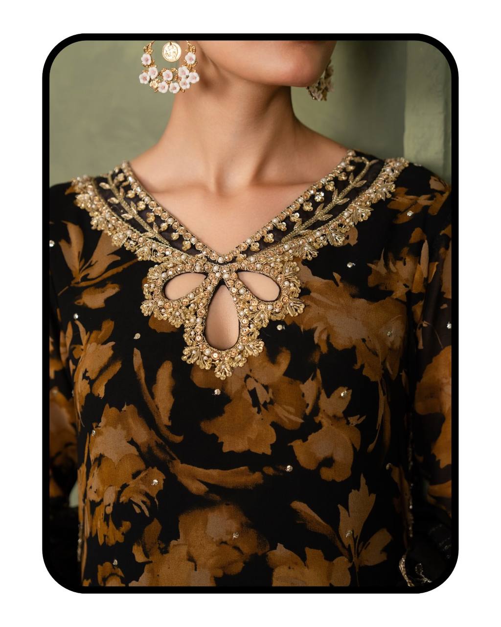 Glamorous Black and Gold Fashion Statement