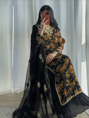 Glamorous Black and Gold Fashion Statement