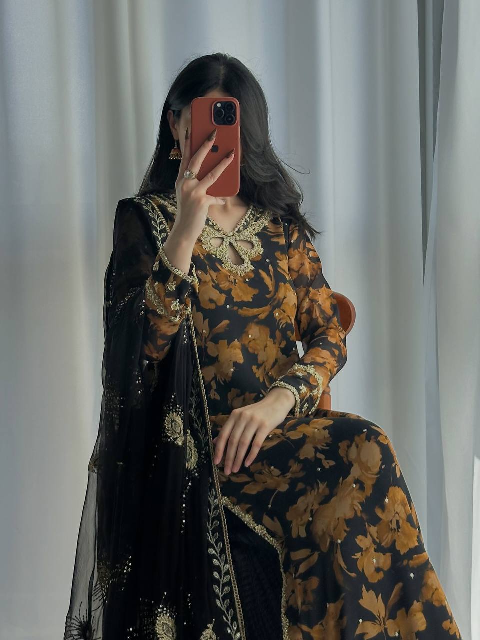 Glamorous Black and Gold Fashion Statement