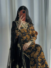 Glamorous Black and Gold Fashion Statement