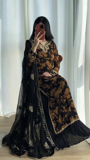 Glamorous Black and Gold Fashion Statement