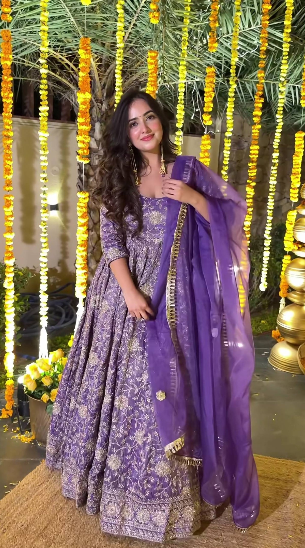 Stunning Fashion Statement for Festive Gatherings