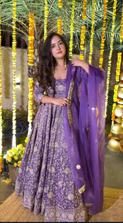 Stunning Fashion Statement for Festive Gatherings