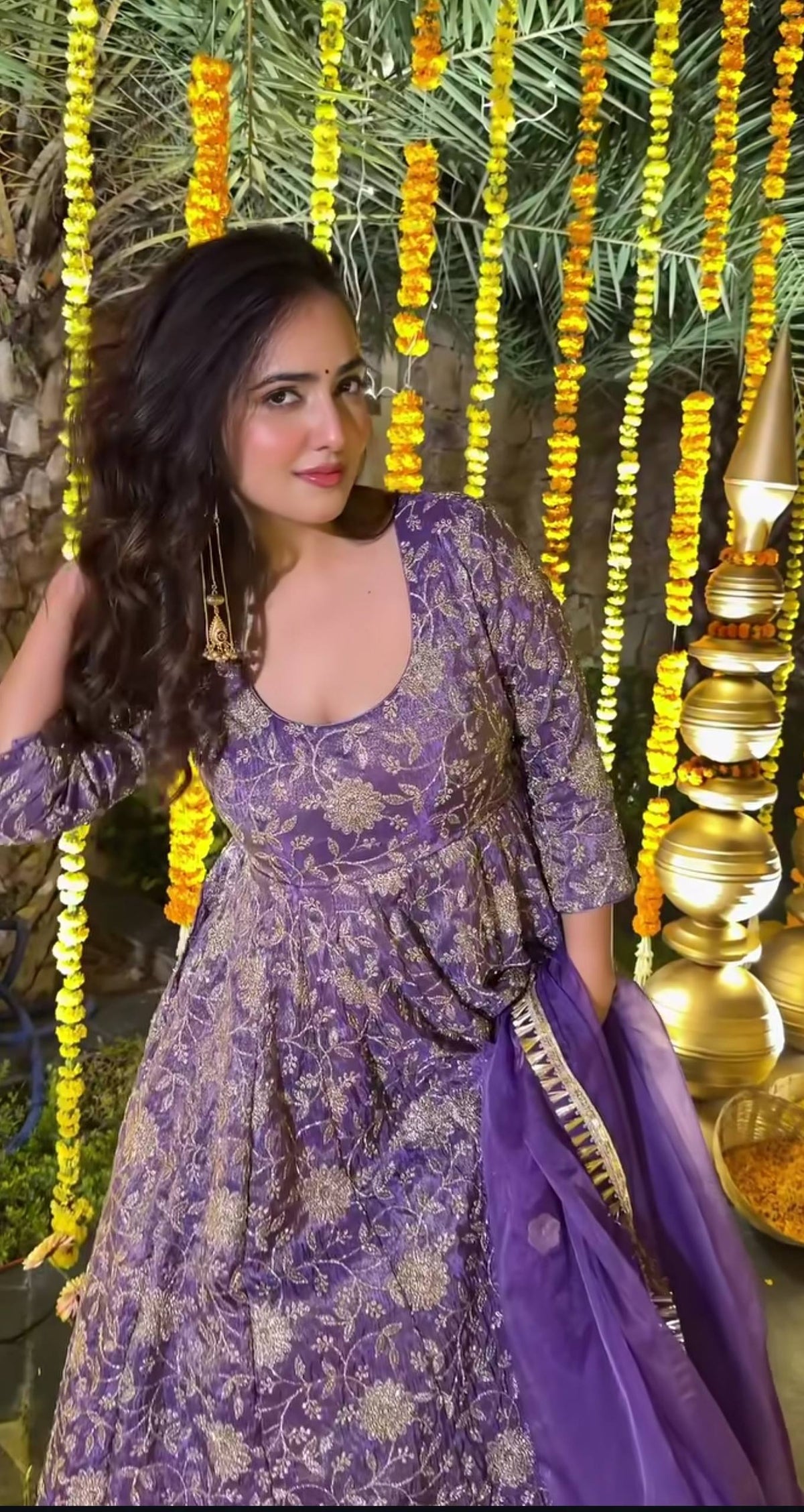 Stunning Fashion Statement for Festive Gatherings