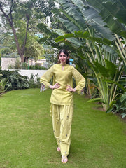 Effortless Elegance Amidst Lush Greenery