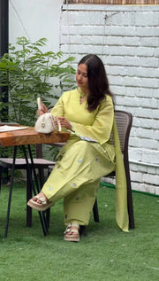 Effortless Elegance Amidst Lush Greenery