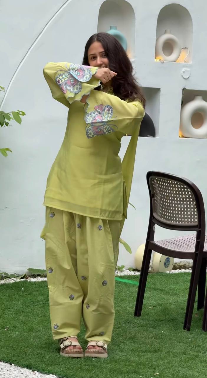 Effortless Elegance Amidst Lush Greenery