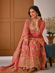 Chic Serenity: Embracing Pink and Gold Glamour