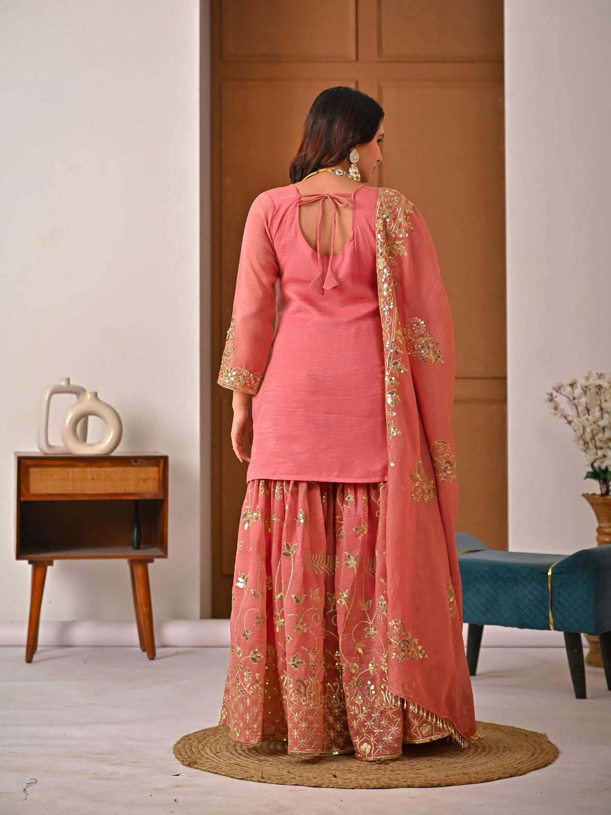 Chic Serenity: Embracing Pink and Gold Glamour